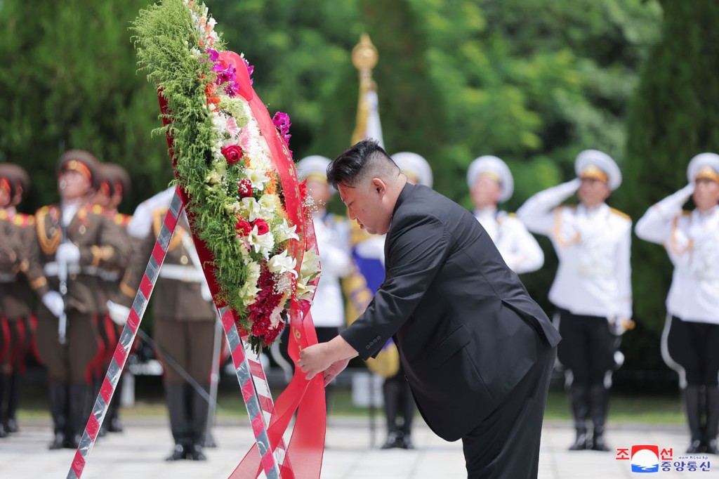 President Kim Jong Un Visits Martyrs Cemetery of Chinese People’s Volunteers