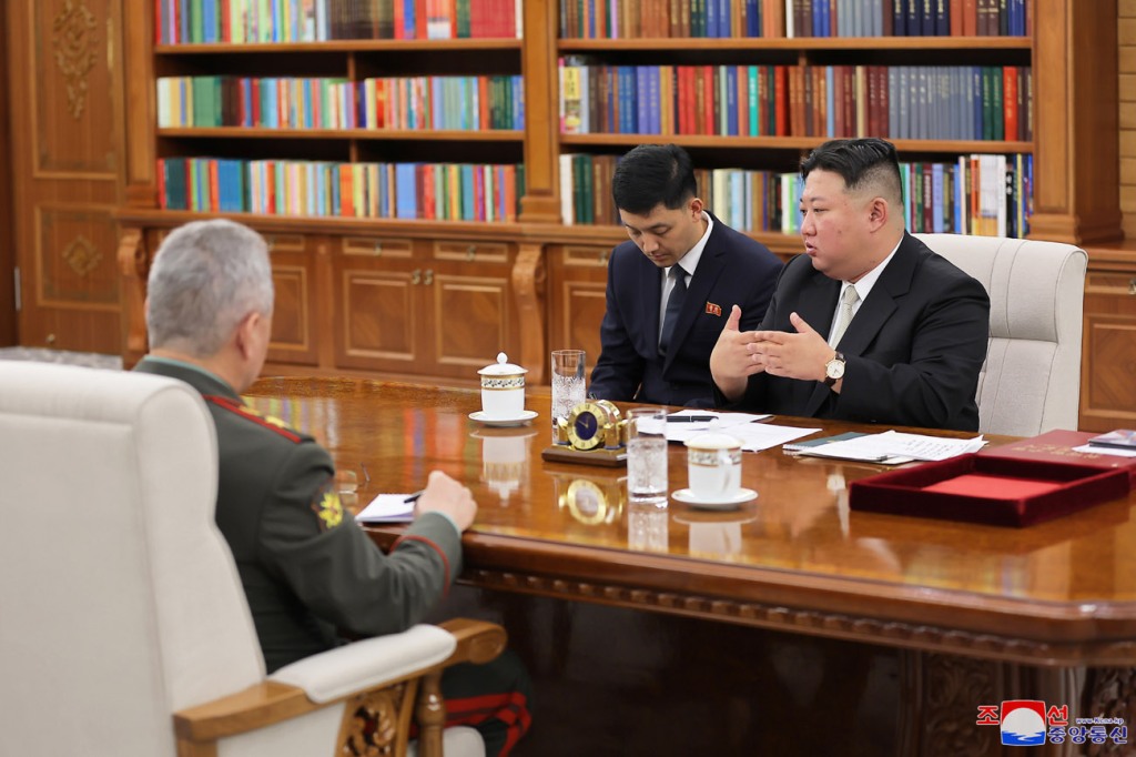 President Kim Jong Un Invites Russian Defence Minister Sergei Shoigu to HQ Building of WPK for Talk and Luncheon